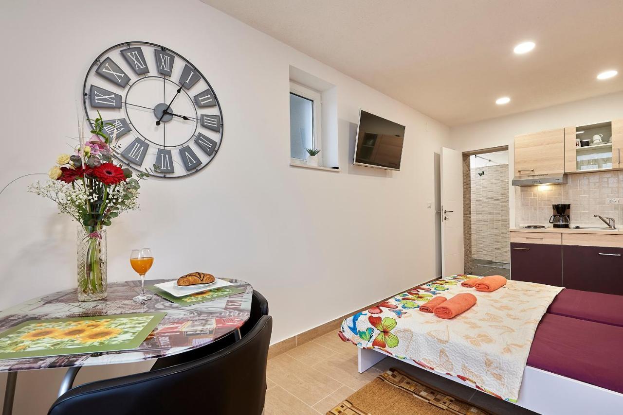 Studio Apartment Bascan Trogir Eksteriør billede